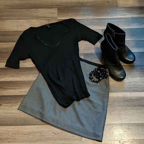 Express beaded V-neck with elbow sleeves Sz M - Picture 1 of 5